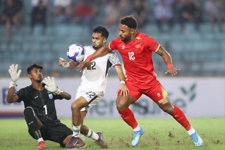 Trực tiếp bóng đá ĐT Việt Nam - Bangladesh: Xuân Son tiếc nuối, Hoàng Hên sút trúng cột dọc (Hết giờ) - 8