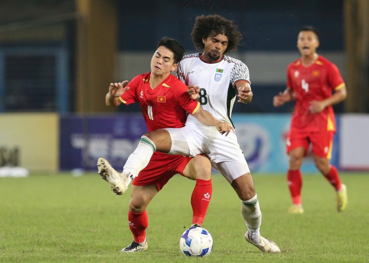 Trực tiếp bóng đá ĐT Việt Nam - Bangladesh: Xuân Son tiếc nuối, Hoàng Hên sút trúng cột dọc (Hết giờ) - 9