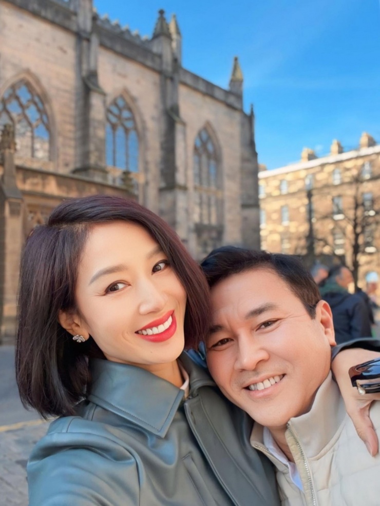 Ảnh sao 27/3: Hội bạn thân Trấn Thành về quê Hari Won - 3