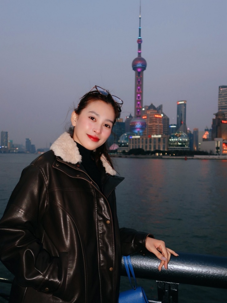 Ảnh sao 27/3: Hội bạn thân Trấn Thành về quê Hari Won - 5