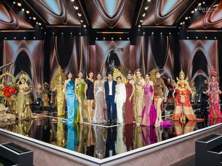 Miss Grand Thailand 2026: Thí sinh rơi miếng dán răng, ngồi xe lăn thi Bán kết - 1