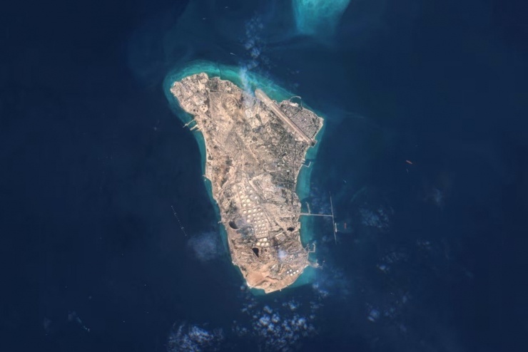 Iran cảnh báo 'cái giá phải trả' nếu Mỹ mở chiến dịch đổ bộ đảo Kharg - 1