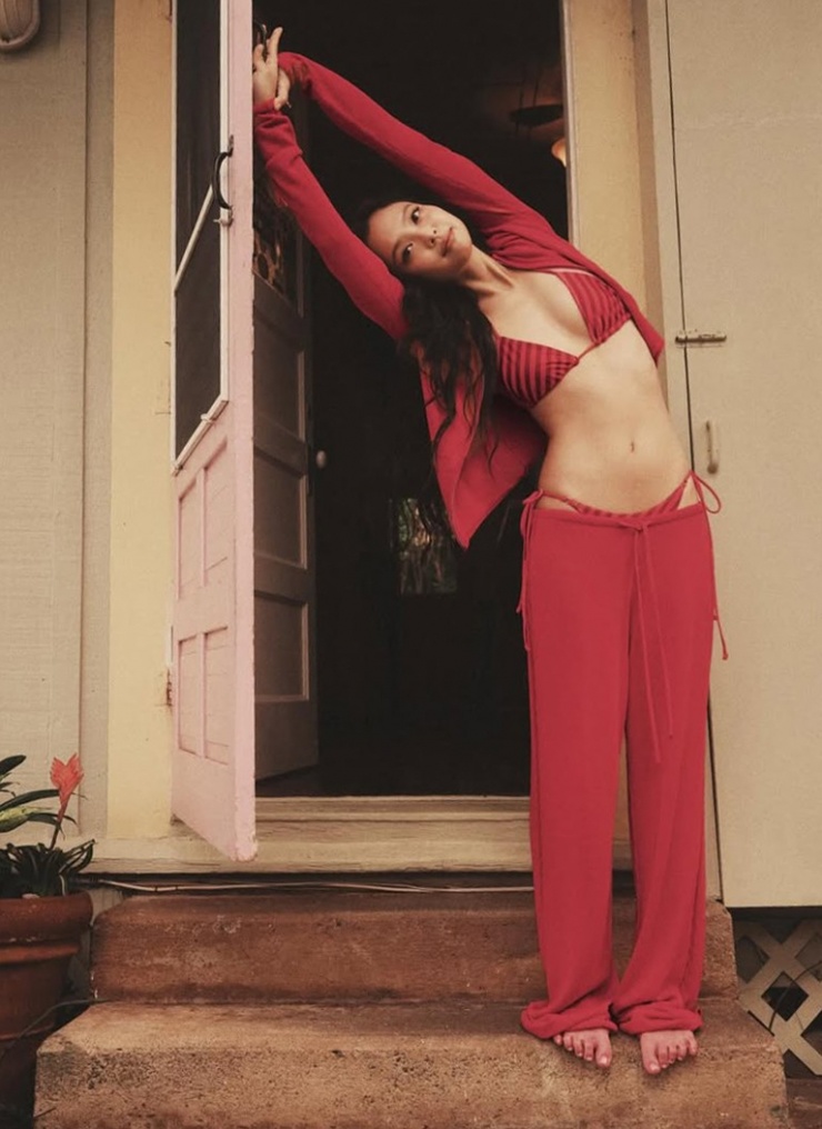 Jennie ra mắt cùng Rose, Lisa, Jisoo của nhóm Blackpink năm 2016. Giai đoạn đầu, cô được nhận định là người dẫn đầu phong cách thời trang của nhóm.