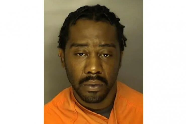 Nam ca sĩ bị bắt tạm giam.