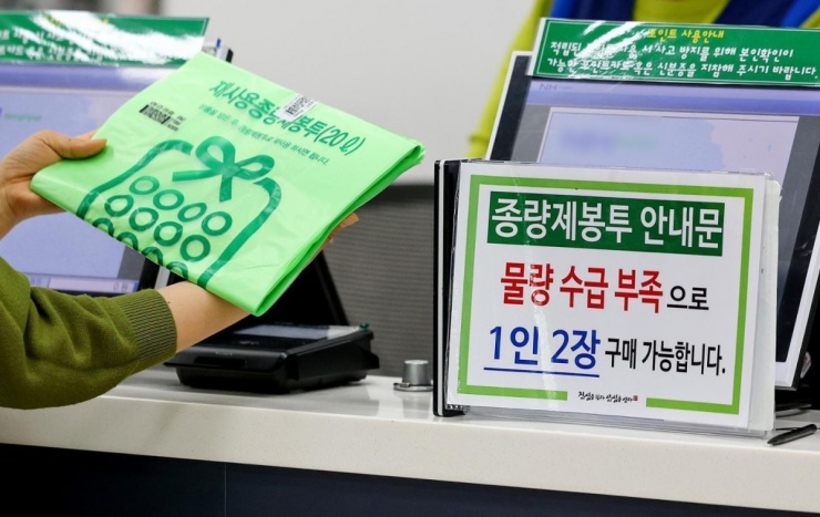 Tình trạng tương tự cũng diễn ra tại GS25, với mức tăng lần lượt khoảng 234% và 182%.