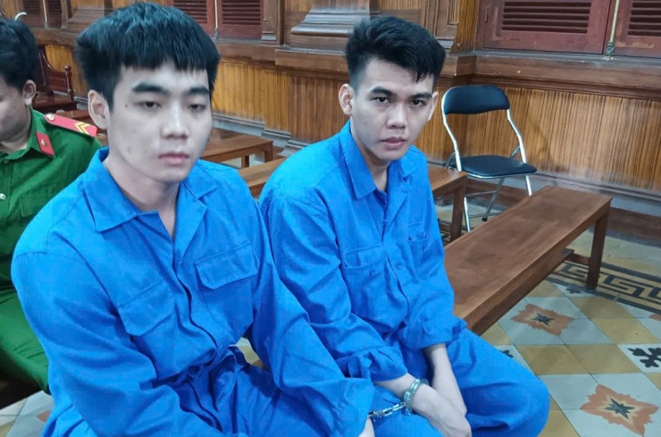 Hai bị cáo Quốc, Đăng tại tòa. Ảnh: TP