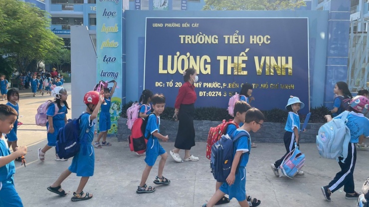 Học sinh trường Lương Thế Vinh trong giờ ra về&nbsp;