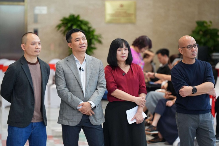 Nghệ sĩ Ưu tú Đỗ Thanh Hải - Phó Tổng Giám đốc VTV cùng lãnh đạo Ban Văn hóa - Giải trí. Ảnh: VTV