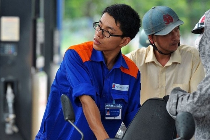 Vì sao giá xăng dầu đồng loạt giảm mạnh, có loại hạ tới 5.600 đồng/lít?