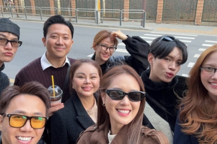 Ảnh sao 27/3: Hội bạn thân Trấn Thành về quê Hari Won