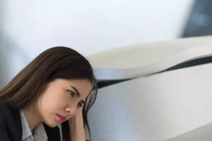 Phải đền 18,5 triệu vì laptop mẻ 2mm, quy định lạnh lùng làm giảm mong muốn cống hiến?