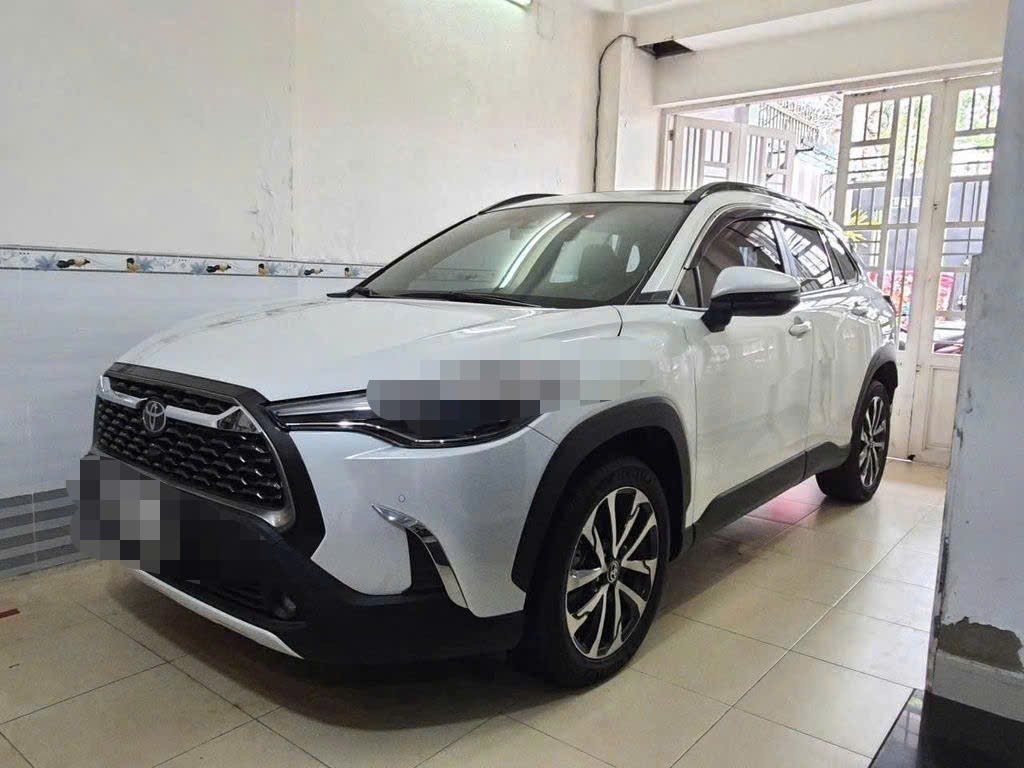 Ảnh thực tế một chiếc&nbsp;Toyota Corolla Cross đang được chủ&nbsp;rao bán lại.