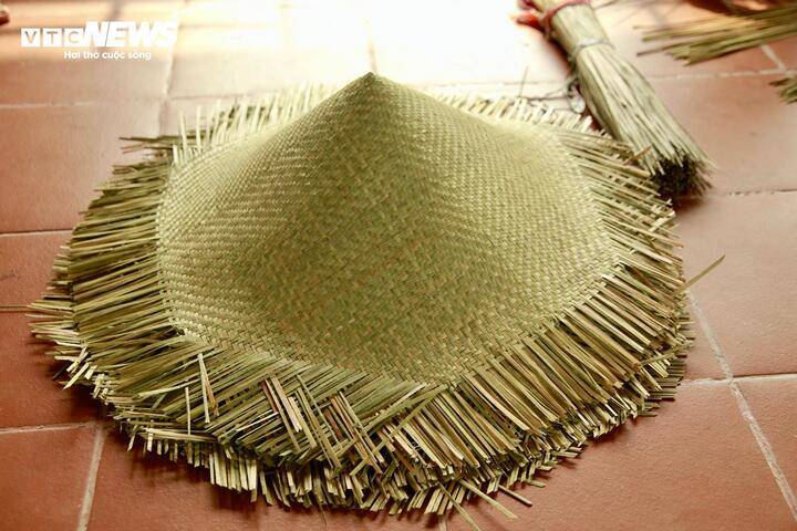 Trước đây, cỏ bàng chỉ dùng đan đệm, đan chiếu. Tuy nhiên, hiện nay, các sản phẩm của đệm bàng ở Phò Trạch không ngừng tiến bộ, cải tiến mẫu mã. Ngoài sản phẩm chủ đạo là đệm bàng, hiện dân làng sản xuất rất nhiều mẫu mã mới như mũ, nón, hộp đựng giấy, đèn ngủ, túi xách, khay, móc chìa khóa, thảm trang trí… Do đó, hiện nay các sản phẩm từ cỏ bàng ở Phò Trạch đang được thị trường ưa chuộng vì màu đẹp, độ bền chắc và thân thiện với môi trường cũng như để đáp ứng nhu cầu mới của xã hội và duy trì được thu nhập cho người dân.