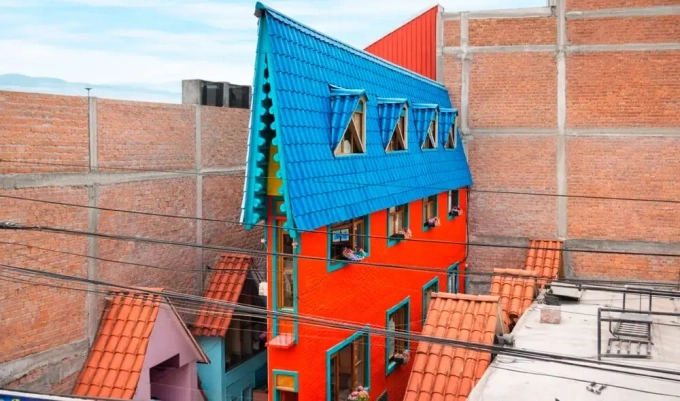 Ngôi nhà mặt tiền 63 cm của gia đình ông Moreno, ở tỉnh Huaral, miền Bắc Peru. Ảnh: Viory