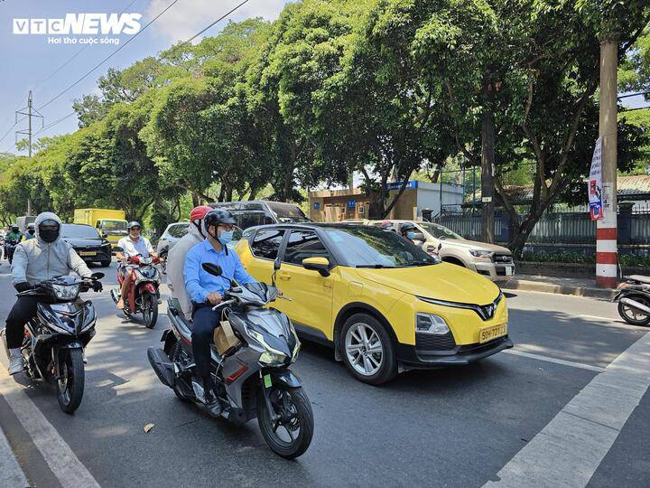 Nhiều tài xế công nghệ hạn chế di chuyển đến các điểm có nguy cơ ùn tắc trong bối cảnh giá xăng tăng cao.