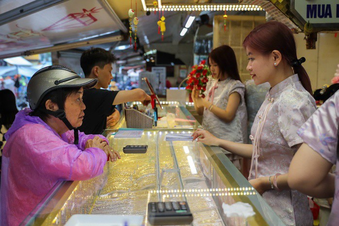 Trong vòng 3 ngày qua, giá vàng trong nước mất gần 5 triệu đồng/lượng.