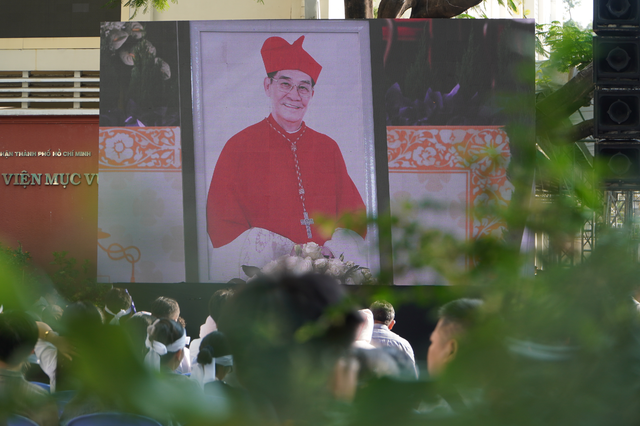 Hàng ngàn người tiễn Đức Hồng y Gioan Baotixita Phạm Minh Mẫn - 5