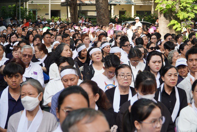 Hàng ngàn người tiễn Đức Hồng y Gioan Baotixita Phạm Minh Mẫn - 7