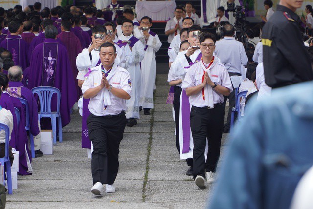 Hàng ngàn người tiễn Đức Hồng y Gioan Baotixita Phạm Minh Mẫn - 9