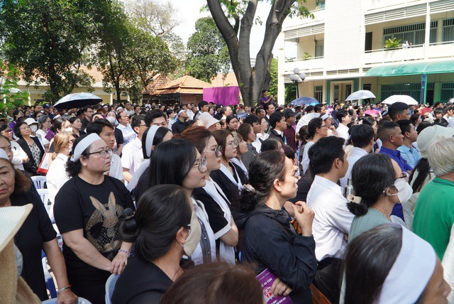 Hàng ngàn người tiễn Đức Hồng y Gioan Baotixita Phạm Minh Mẫn - 6