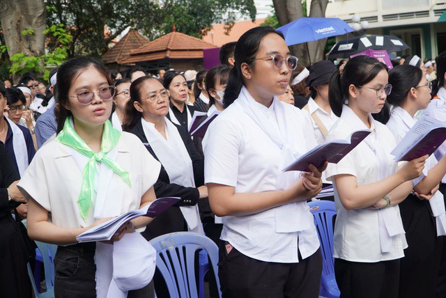 Hàng ngàn người tiễn Đức Hồng y Gioan Baotixita Phạm Minh Mẫn - 11