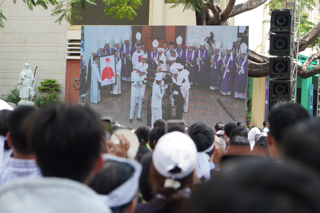 Hàng ngàn người tiễn Đức Hồng y Gioan Baotixita Phạm Minh Mẫn - 17