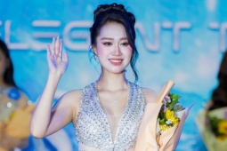 Ngắm vẻ đẹp rạng rỡ của Hoa khôi Trường Đại học Thương mại