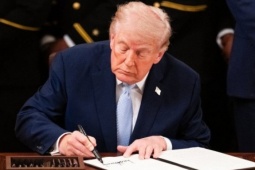 Tranh cãi kế hoạch in chữ ký của ông Trump lên tờ đô la Mỹ