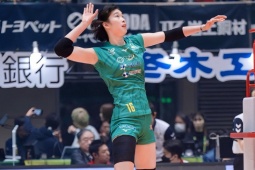 Thanh Thúy chạm mốc khủng ở Nhật, 2 “chân dài” châu Âu gây sốt bóng chuyền VN