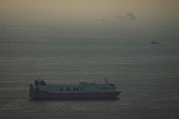 Iran tuyên bố "chính thức đóng eo biển Hormuz"