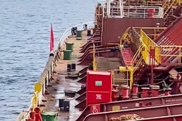 Iran bác bỏ "món quà tặng ông Donald Trump", 20.000 thủy thủ mắc kẹt ở vịnh Ba Tư