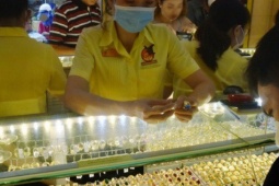 Giá vàng hôm nay, 27-3: Đột ngột giảm sâu