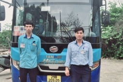 Hành khách “bất ổn” về tinh thần, đưa nhầm 50 triệu đồng cho nhân viên buýt