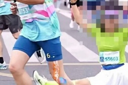 Runner nữ Trung Quốc bị phạt vì xoạc chân trên đường chạy