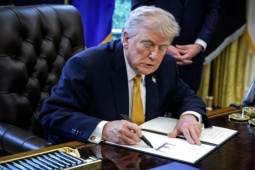 Lần đầu tiên trong lịch sử tiền giấy USD sẽ được in chữ ký của Tổng thống Trump