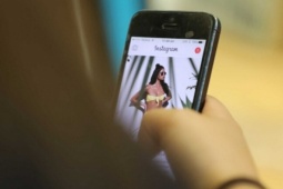 Du khách có thể bị hủy visa vì dữ liệu trong điện thoại