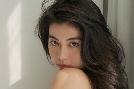 Nhan sắc bạn gái nam thần showbiz Việt