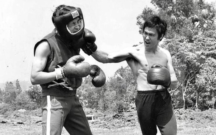 Bruce Lee tập luyện tự do, nền tảng khai sinh ra&nbsp;Jeet Kune Do