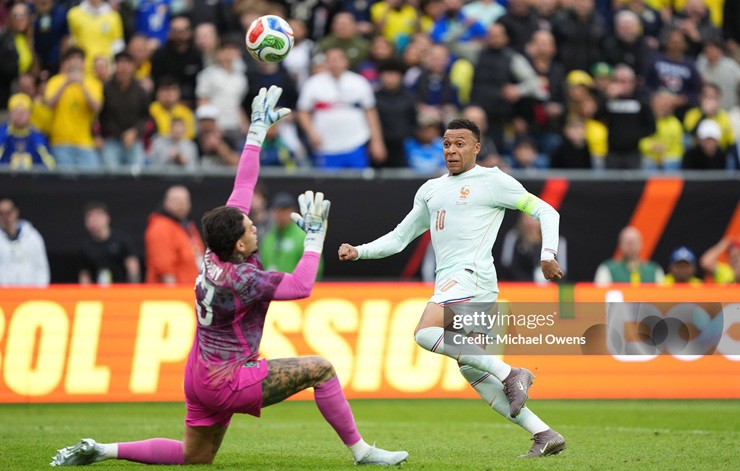 Mbappe tiến sát cột mốc lịch sử sau bàn thắng vào lưới Brazil