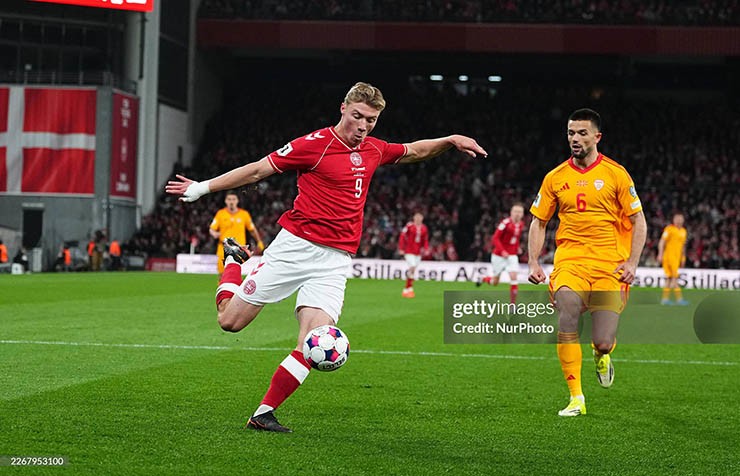 Đan Mạch (áo đỏ) thi đấu ấn tượng