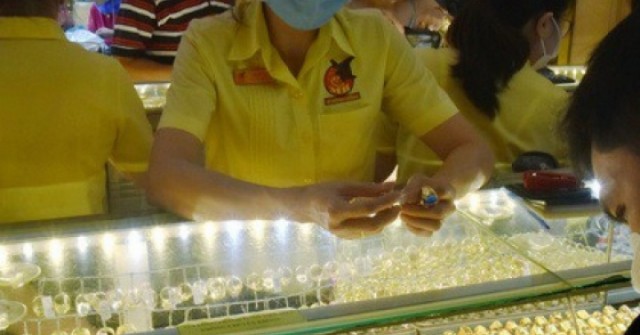 Giá vàng hôm nay, 27-3: Đột ngột giảm sâu