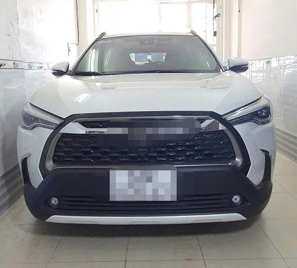 Ảnh thực tế một chiếc&nbsp;Toyota Corolla Cross đang được chủ&nbsp;rao bán lại.