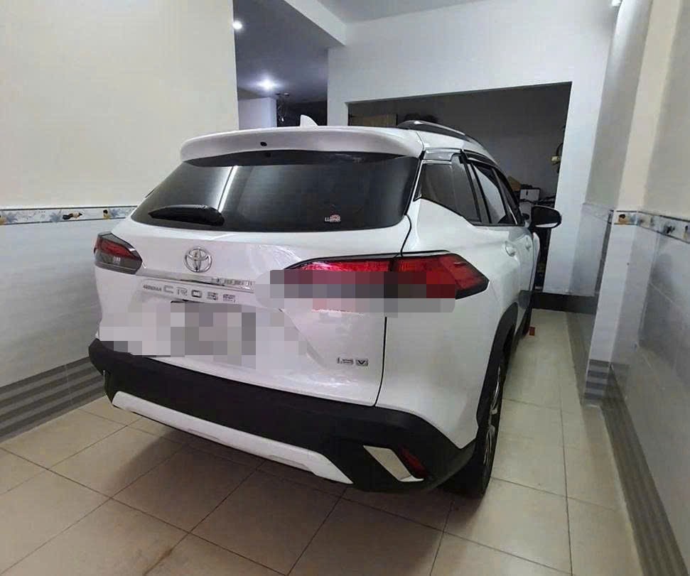 Ảnh thực tế một chiếc&nbsp;Toyota Corolla Cross đang được chủ&nbsp;rao bán lại.