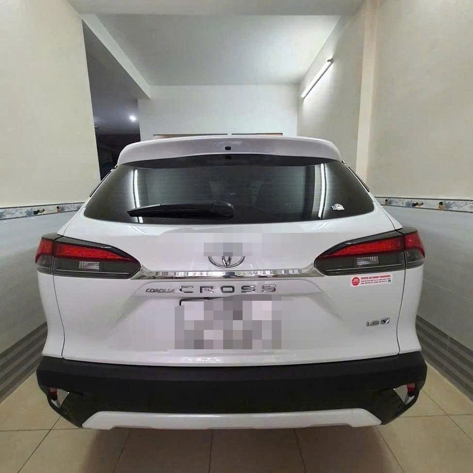 Ảnh thực tế một chiếc&nbsp;Toyota Corolla Cross đang được chủ&nbsp;rao bán lại.