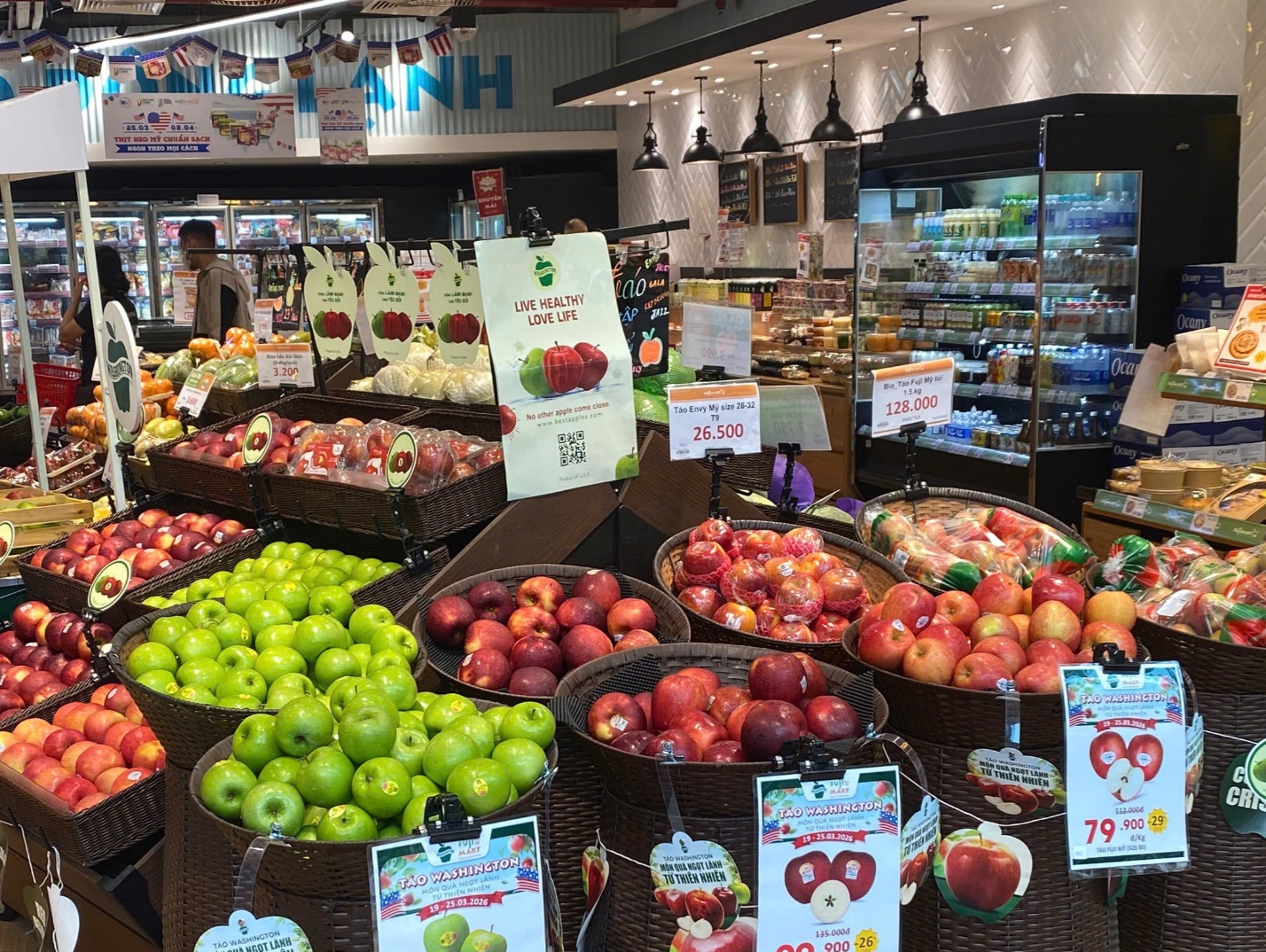 Bên cạnh thịt heo, táo Washington cũng được giới thiệu trong lễ hội này với mức giá hấp dẫn cho người tiêu dùng Việt dễ dàng trải nghiệm.