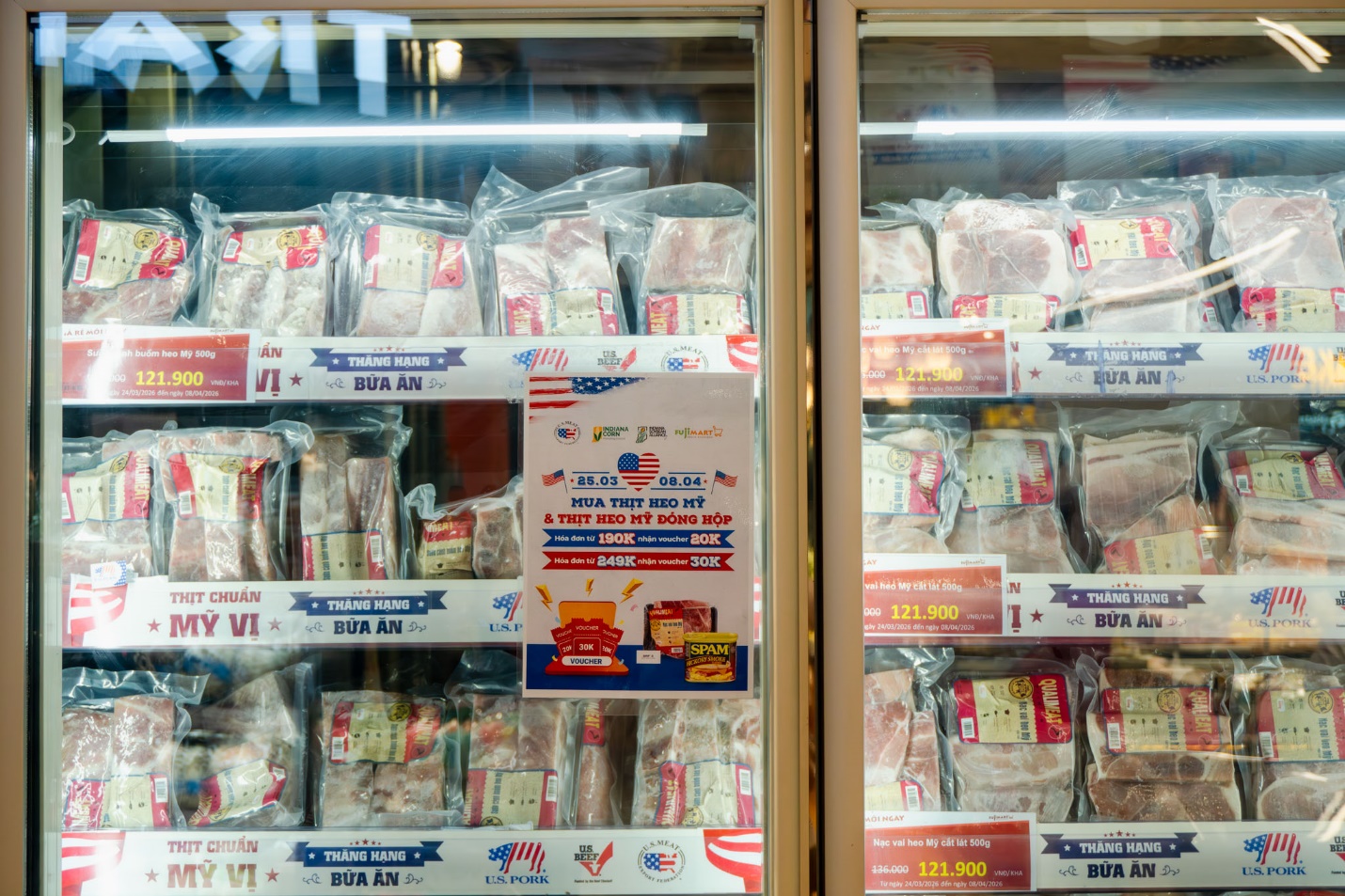 Bên cạnh ưu đãi sản phẩm, FujiMart còn tặng thêm voucher cho khách mua thịt heo tươi và SPAM Mỹ khi đạt giá trị hóa đơn từ 190,000 đồng.