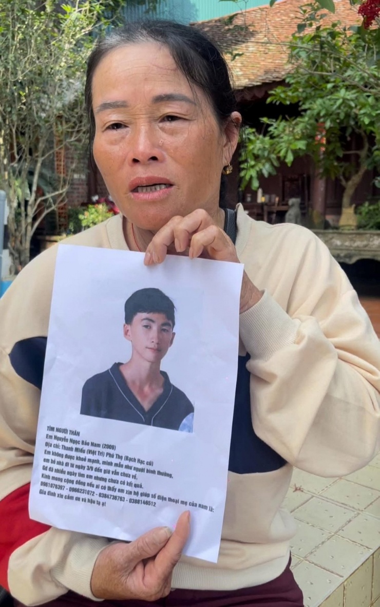 Chị Quang in ảnh, thông tin Nam vào các tờ rơi để tìm kiếm con