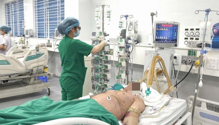 Một bệnh nhân khác phải thở máy vì mắc thuỷ đậu.