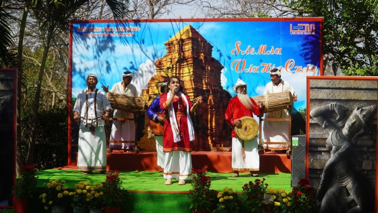 Đến Mũi Né tắm biển, du khách nhớ ghé tham quan tháp cổ Po Sah Inư - 9