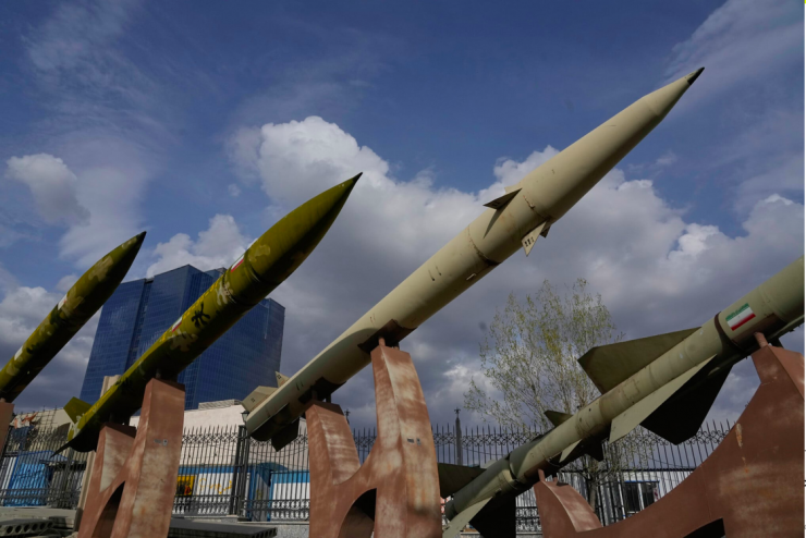 Tình báo Mỹ hé lộ thực tế sốc về kho tên lửa Iran - 1